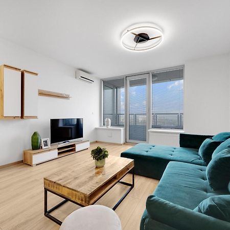 Apartman V III Veziach S Vyhladom, Pri Stadione A S Garazou Zadarmo Μπρατισλάβα Εξωτερικό φωτογραφία
